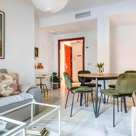 Piso Con Patio Privado Y Parking Nervion Sevilla Eksteriør billede