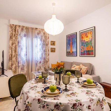Piso Con Patio Privado Y Parking Nervion Sevilla Eksteriør billede