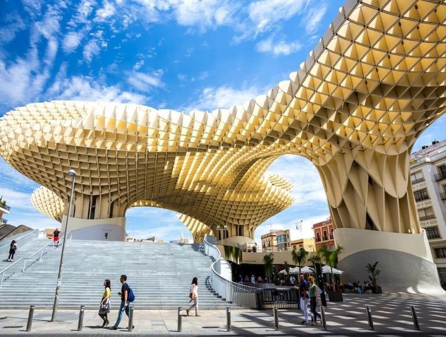 Piso Con Patio Privado Y Parking Nervion Sevilla Eksteriør billede