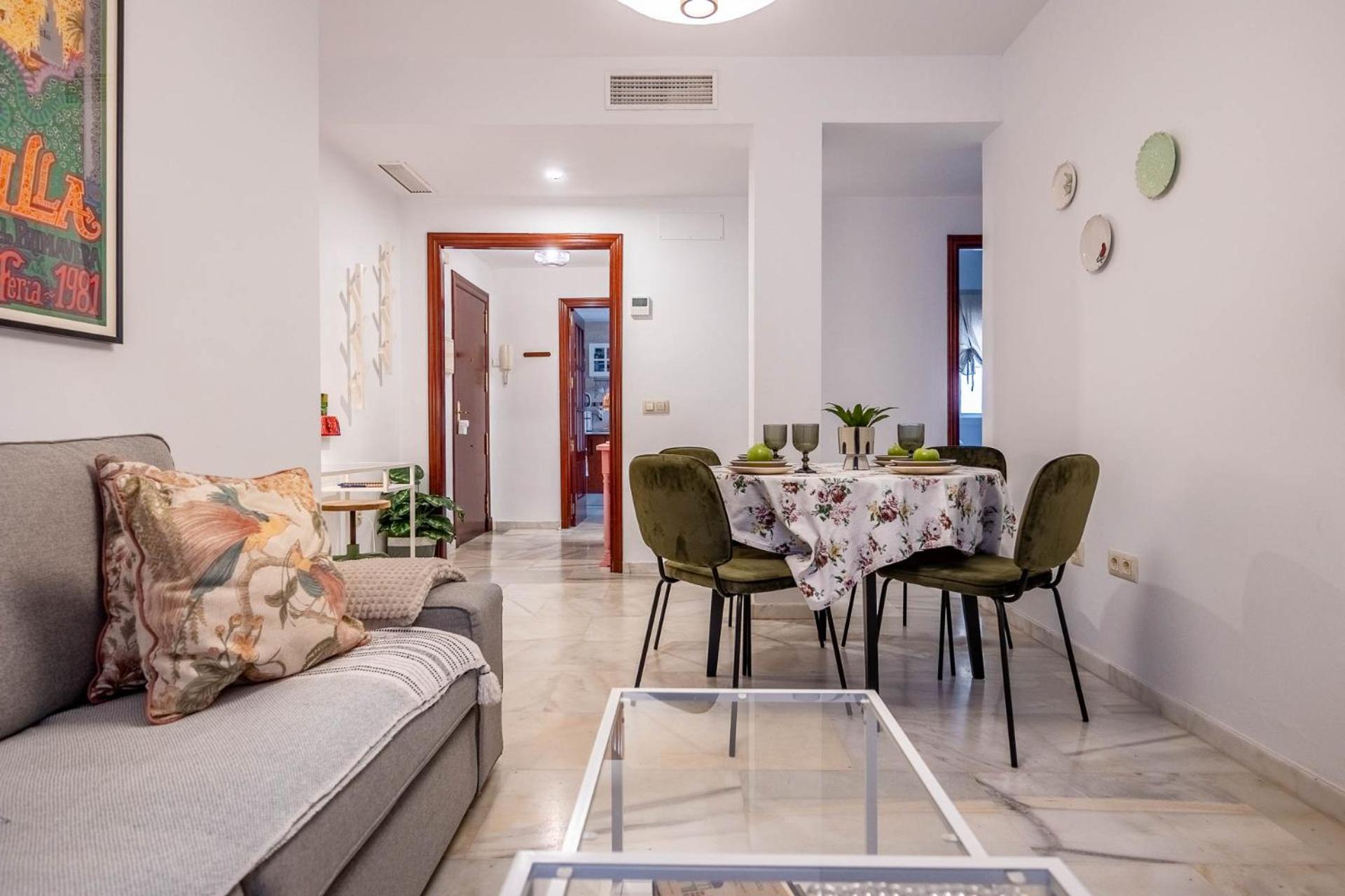 Piso Con Patio Privado Y Parking Nervion Sevilla Eksteriør billede