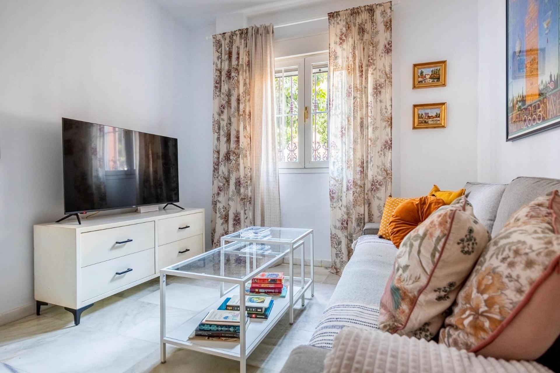 Piso Con Patio Privado Y Parking Nervion Sevilla Eksteriør billede