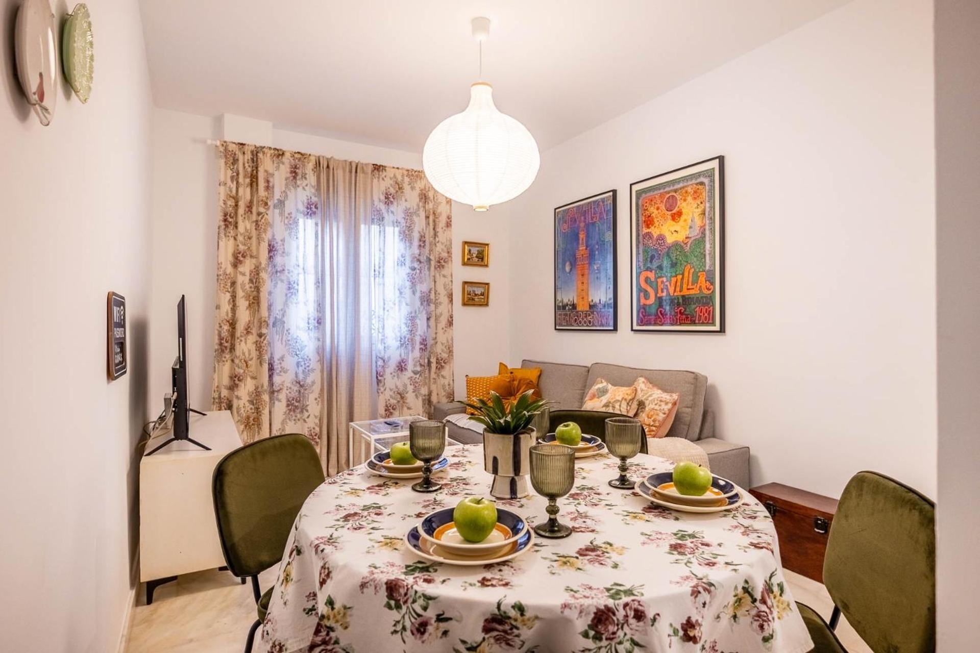 Piso Con Patio Privado Y Parking Nervion Sevilla Eksteriør billede