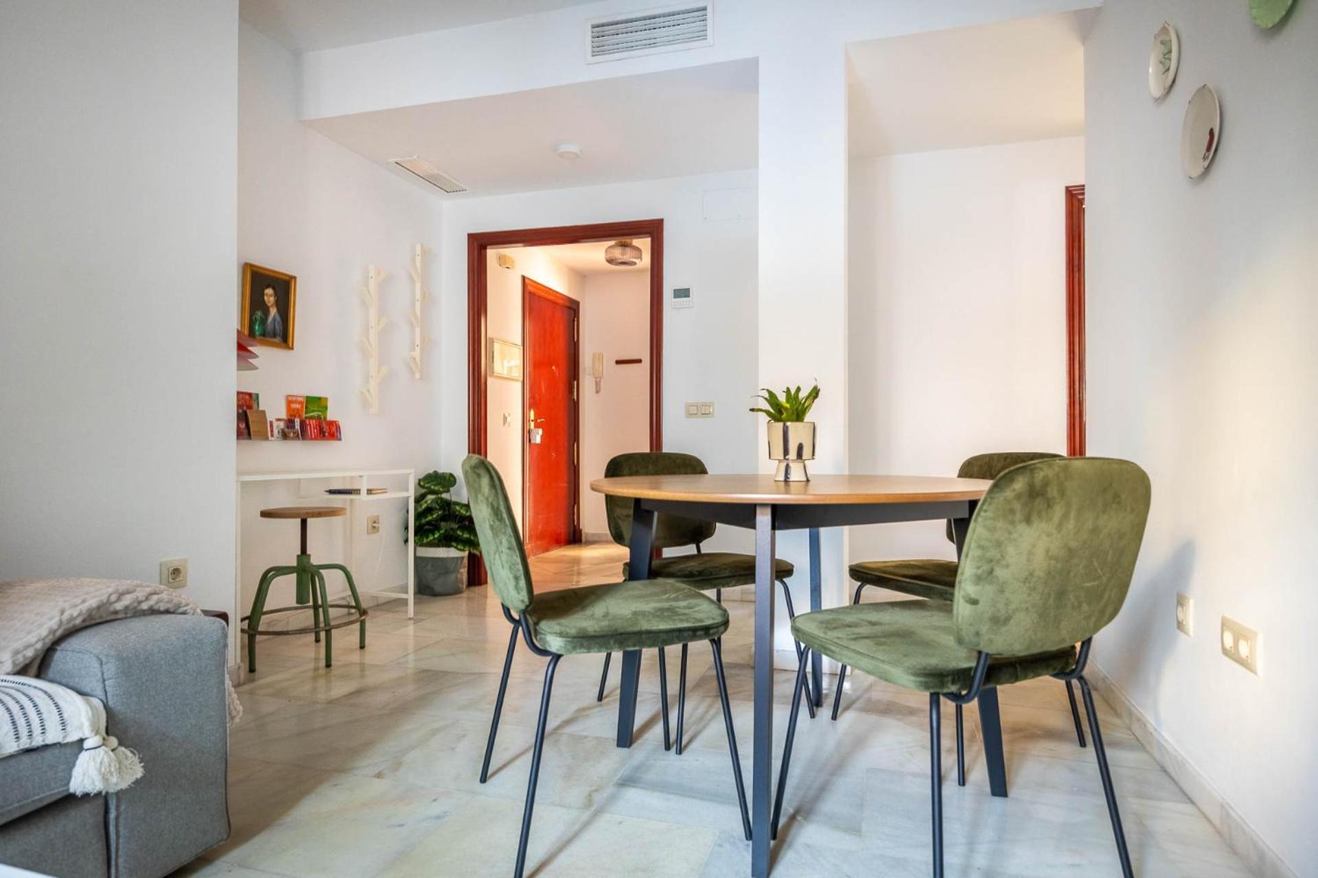 Piso Con Patio Privado Y Parking Nervion Sevilla Eksteriør billede