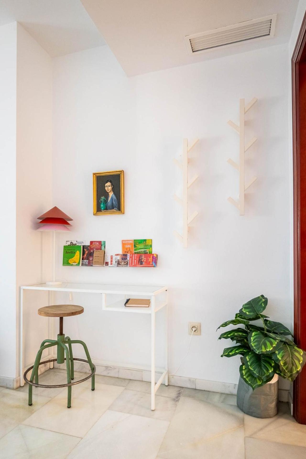 Piso Con Patio Privado Y Parking Nervion Sevilla Eksteriør billede