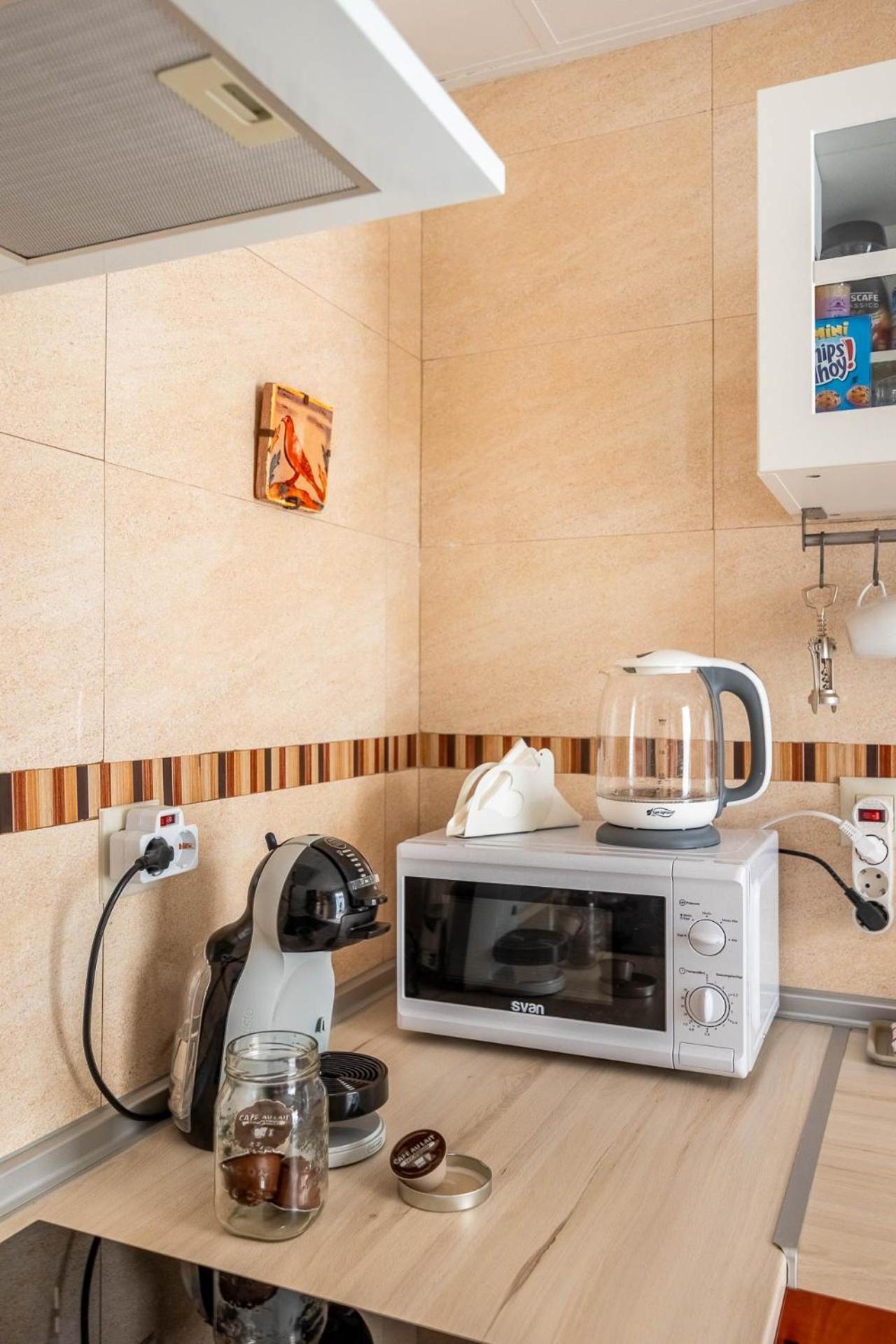 Piso Con Patio Privado Y Parking Nervion Sevilla Eksteriør billede