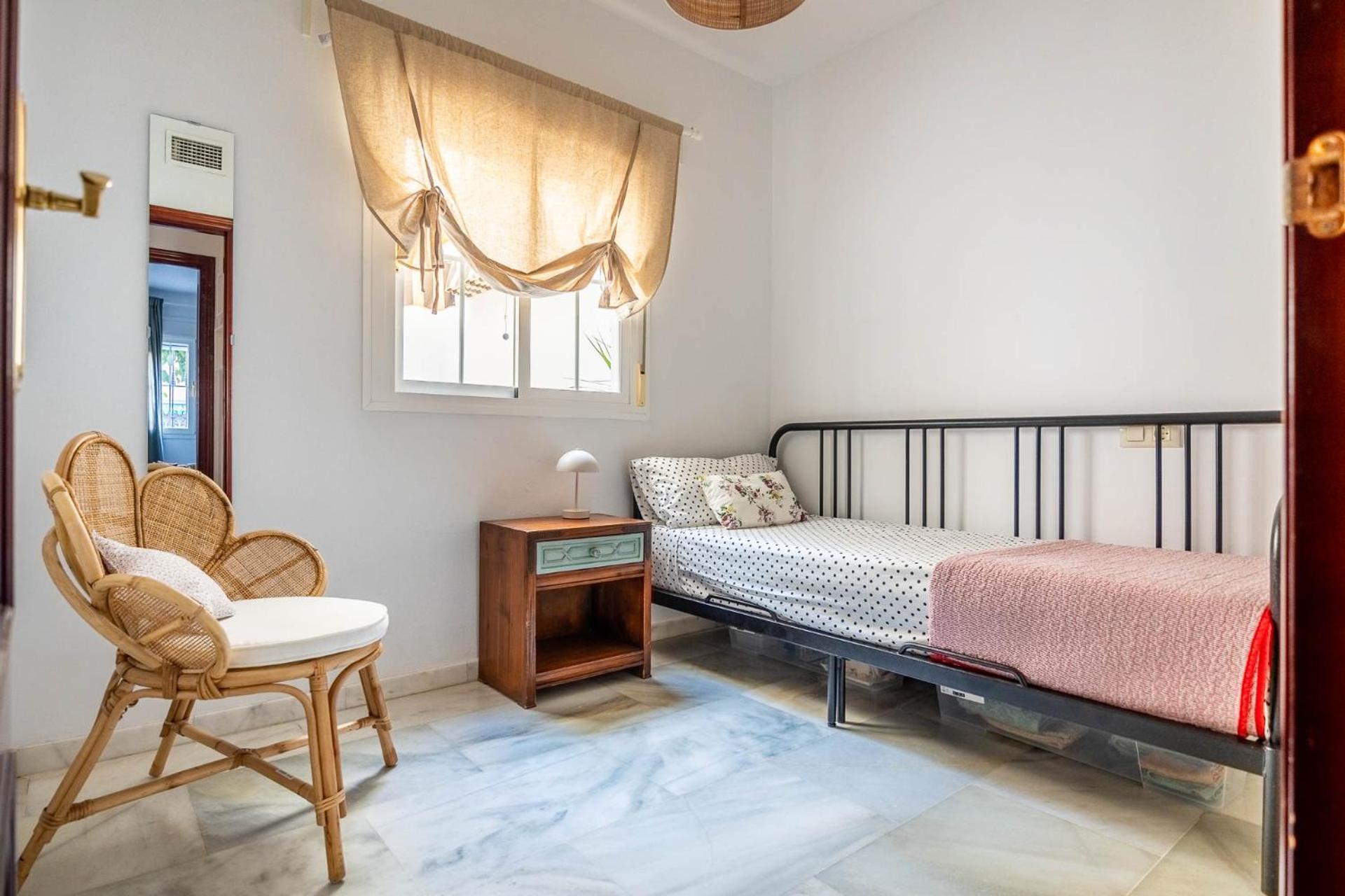 Piso Con Patio Privado Y Parking Nervion Sevilla Eksteriør billede